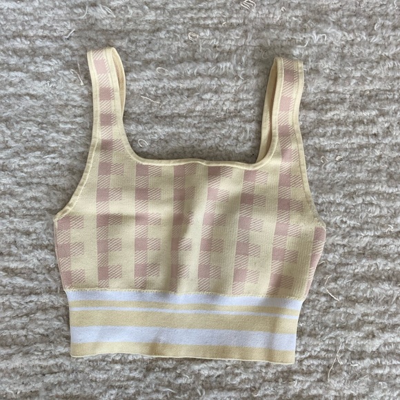 Aritzia Babaton cropped fitted stretchy tank top. - Picture 5 of 5